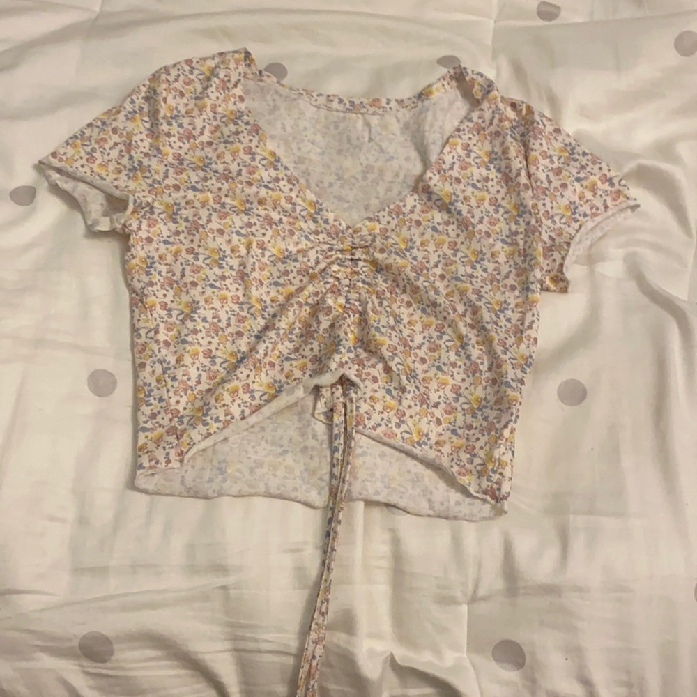V neck cropped since shirt